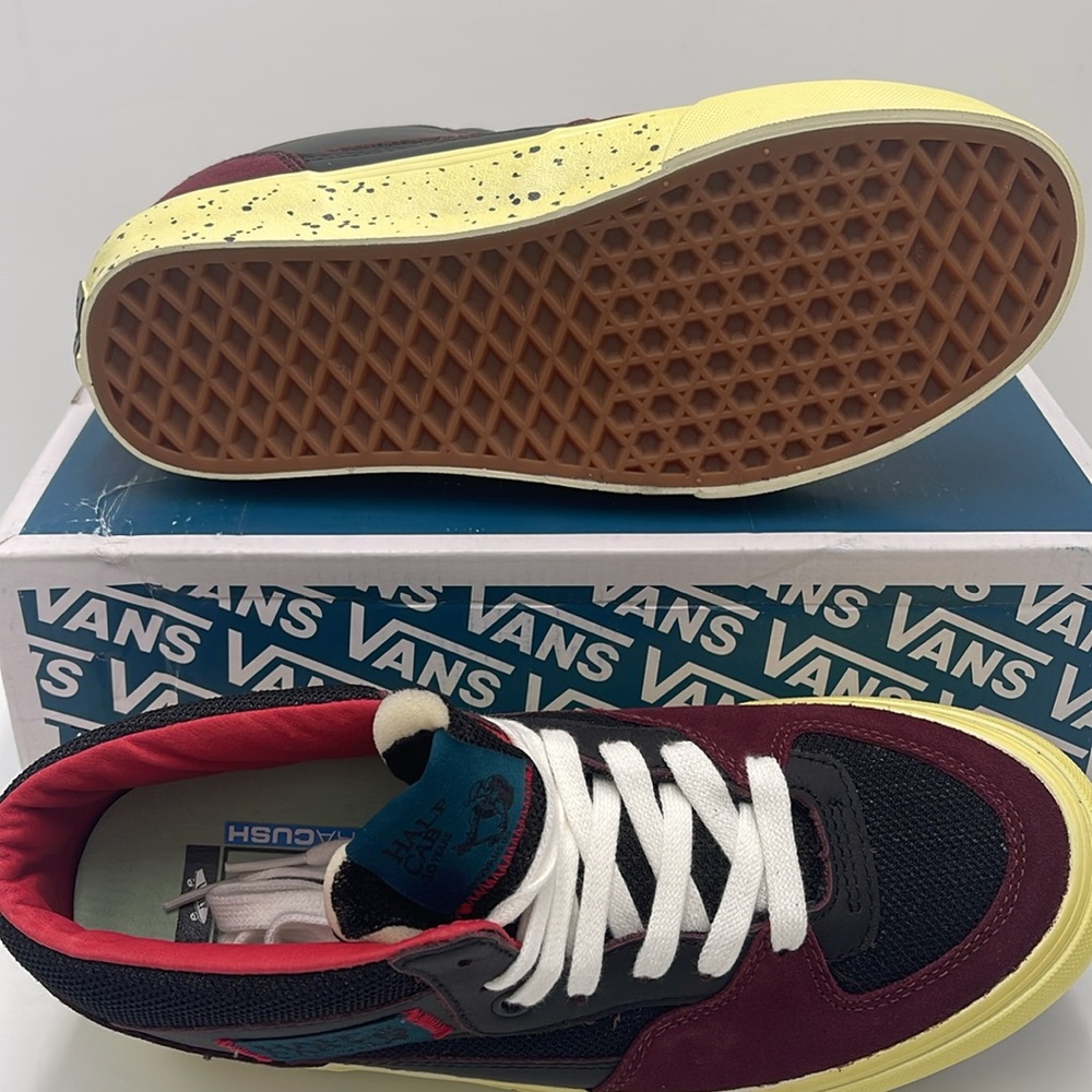 Vans WMNS Half Cab VIt L Vintage Sport Port Royale
VN0A5KC7FSJ
Sneakers - Picture 3 of 16